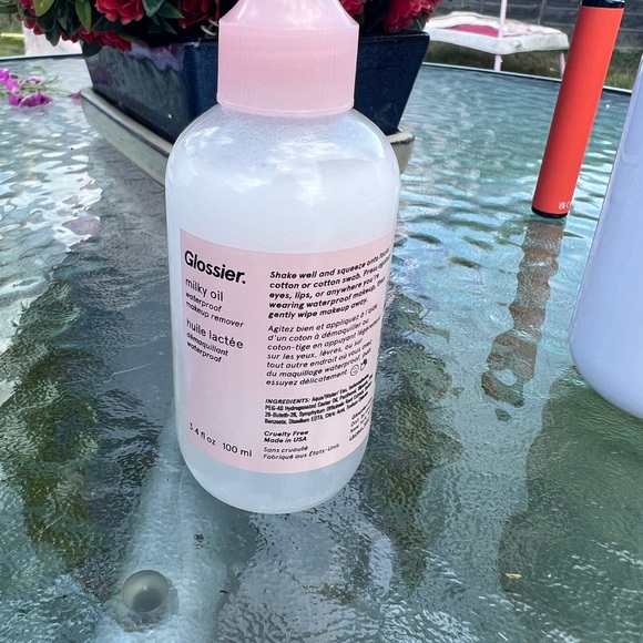 Glossier milky oil makeup remover - BRAND NEW - Picture 2 of 2